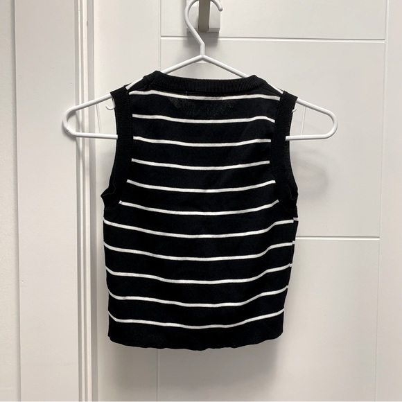 ‼️3/$30‼️ Cropped knit top - Picture 2 of 3